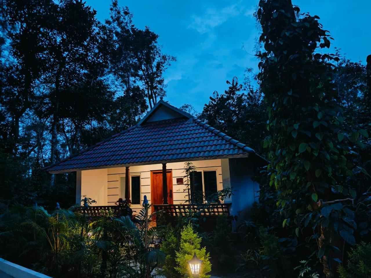 Coorg Orange Blossom Resort And Spa Suntikoppa Exteriör bild